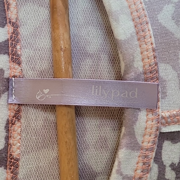 Lily Pad Leopard Long-Sleeve Top, Size XL, Grey, Pink, White, Soft, Stretchy - Picture 3 of 4